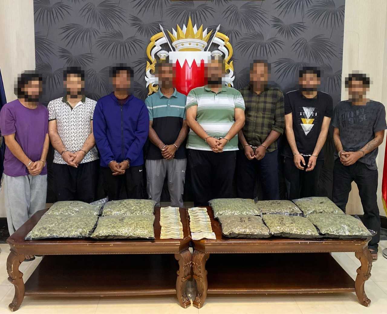 بالتعاون بين الجمارك ومكافحة المخدرات .. القبض على عدد من الآسيويين لمحاولتهم تهريب وحيازة مواد المخدرة<